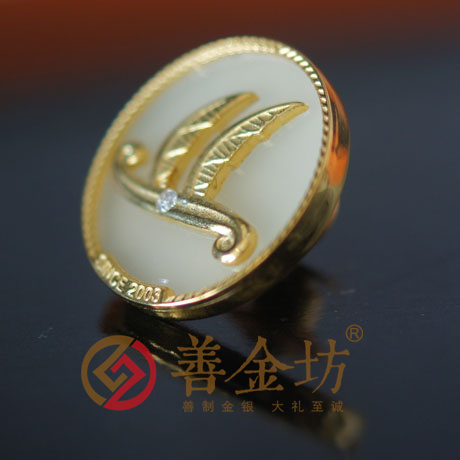 上海海通物流_金鑲玉徽章 玉鑲金徽章 金鑲鉆徽章 制作徽章 獎(jiǎng)牌制作 獎(jiǎng)?wù)轮谱?制作紀(jì)念幣 定做金幣 徽章制作 員工福利