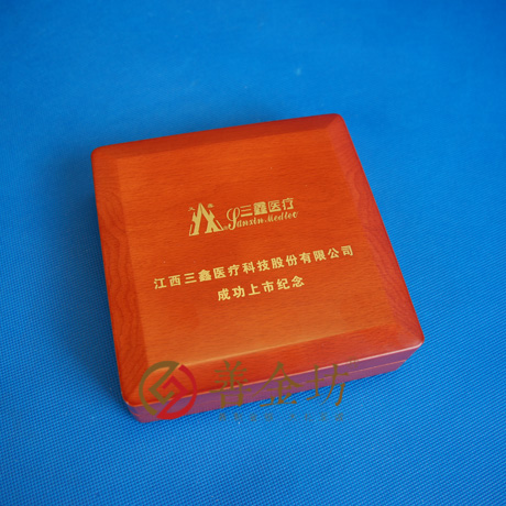 江西三鑫醫(yī)療銀章_ 銀章制作 紀念章制作 制作紀念章 定做紀念章 定做銀章 紀念章定制 公司上市紀念品 周年慶典