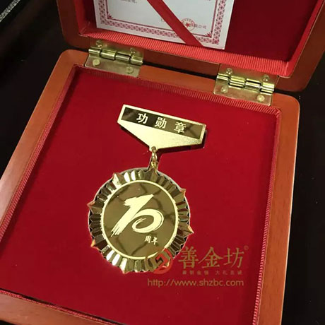 山東日發(fā)_ 紀(jì)念幣制作 銀幣制作 紀(jì)念章制作 制作紀(jì)念幣 定做銀幣 純金紀(jì)念幣制作 定做金幣 制作金幣 獎?wù)轮谱?周年慶典 員工福利