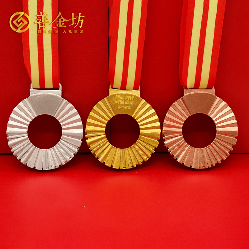 遼寧大連德泰集團(tuán)定制獎(jiǎng)牌_獎(jiǎng)牌制作 獎(jiǎng)?wù)轮谱?定制獎(jiǎng)牌 定做獎(jiǎng)?wù)? width=