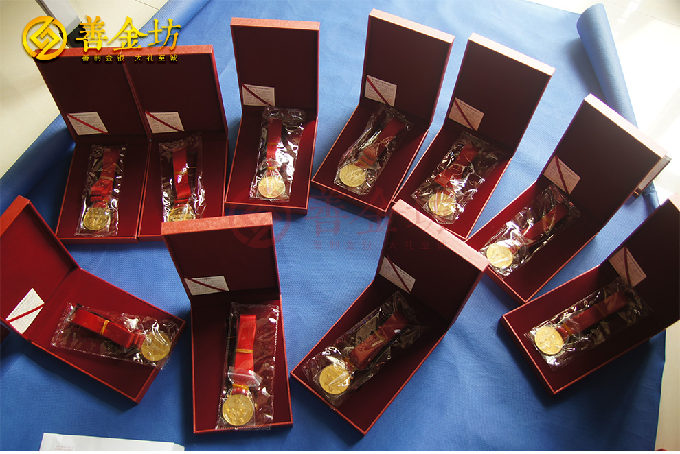 選擇專業(yè)純金獎(jiǎng)牌定做廠家，成就非凡榮耀之選